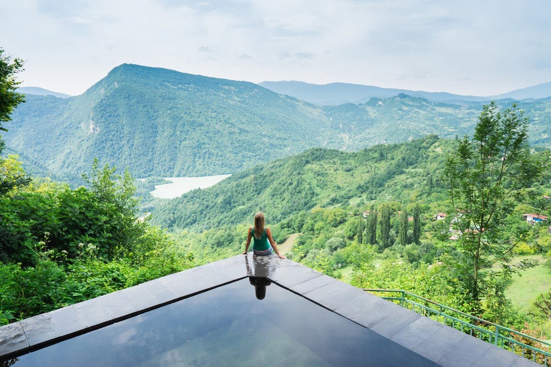 Lailashi Secret Pool